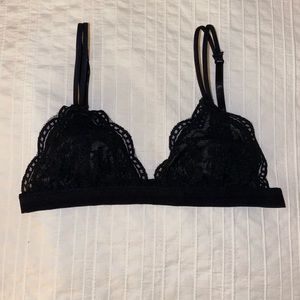 BRANDY MELVILLE LACE BRALETTE